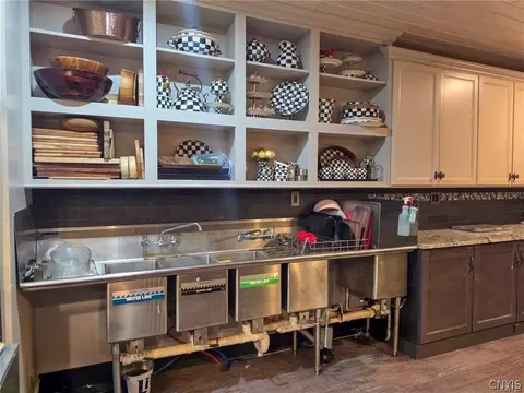 Kitchen - 6266 Lakeshore Rd S, Canastota, NY 13032 photo 6 of 9