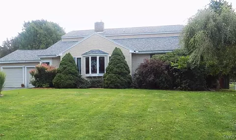 5 Lower Woods Rd S, New Hartford, NY 13413