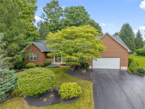 4721 Rushmore Dr, Onondaga, NY 13215