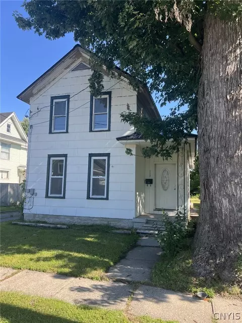112 W Lynde St, Watertown, NY 13601