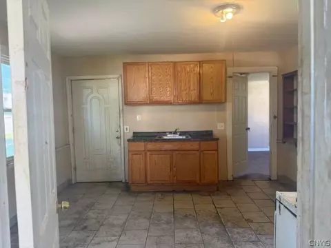 Entry Way - 919 Danforth St, Syracuse, NY 13208 photo 2 of 2