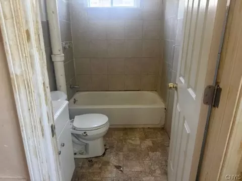 Bath - 919 Danforth St, Syracuse, NY 13208 photo 1 of 2