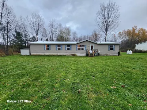 8360 E Mud Lake Rd, Lysander, NY 13027