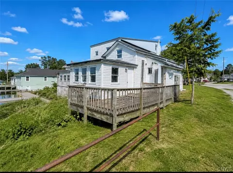 27651 Water St, Lyme, NY 13622
