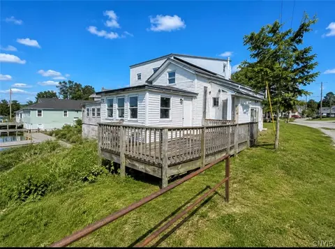 27651 Water St, Lyme, NY 13622