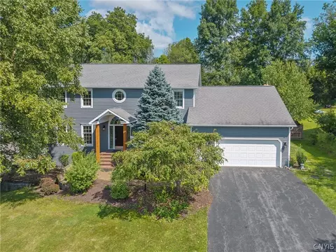7815 Rolling Ridge Dr, Manlius, NY 13104