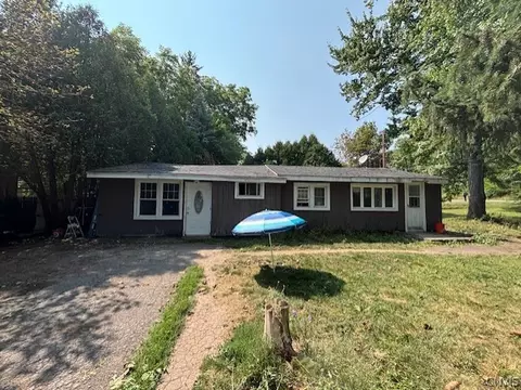 102 Oakley Rd, Syracuse, NY 13209