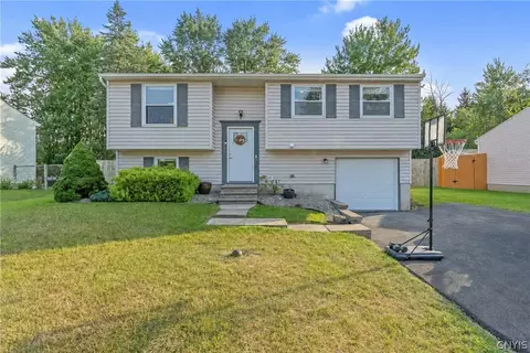 5013 Dahlia Cir, Liverpool, NY 13088