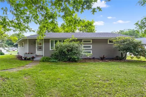 13 Memory Ln, Syracuse, NY 13212