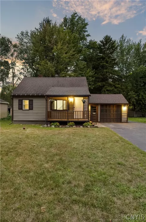 114 Maple Manor Dr, Syracuse, NY 13212