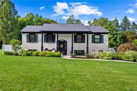 12 Woodberry Rd, New Hartford, NY 13413