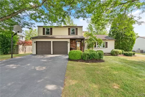 8118 Sloop Dr, Cicero, NY 13039