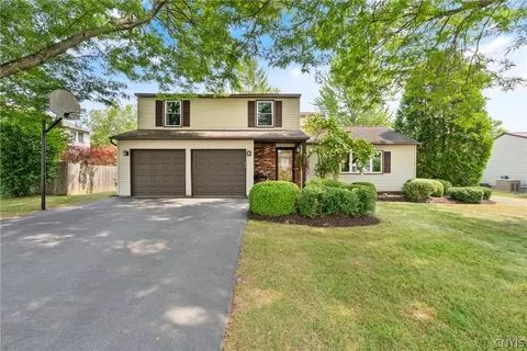 8118 Sloop Dr, Cicero, NY 13039