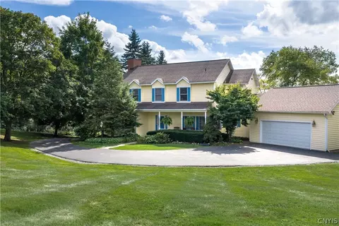 1021 Autumntree Ct, Skaneateles, NY 13152