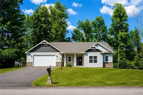 7924 Springwoods Cir, Lysander, NY 13027