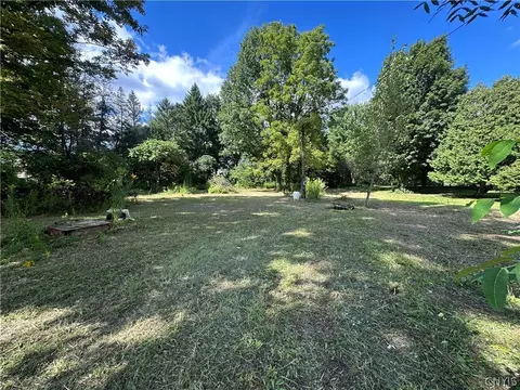 7747 Stone Rd, Westmoreland, NY 13492