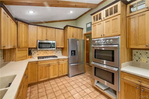 Kitchen - 5006 Woodside Rd, Fayetteville, NY 13066 photo 3 of 4