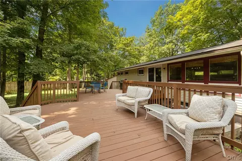 Exterior - 5006 Woodside Rd, Fayetteville, NY 13066 photo 4 of 8