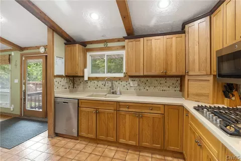 Kitchen - 5006 Woodside Rd, Fayetteville, NY 13066 photo 4 of 4