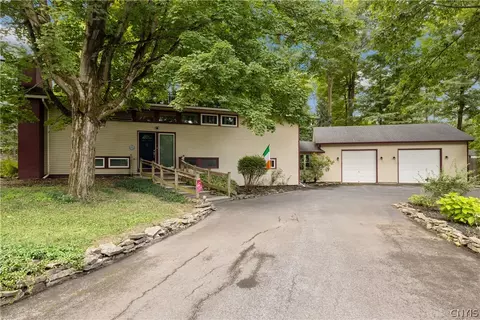 5006 Woodside Rd, Fayetteville, NY 13066