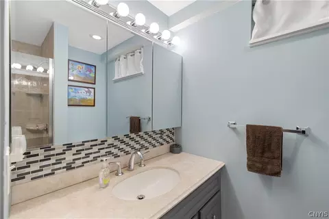 Bath - 5006 Woodside Rd, Fayetteville, NY 13066 photo 3 of 4