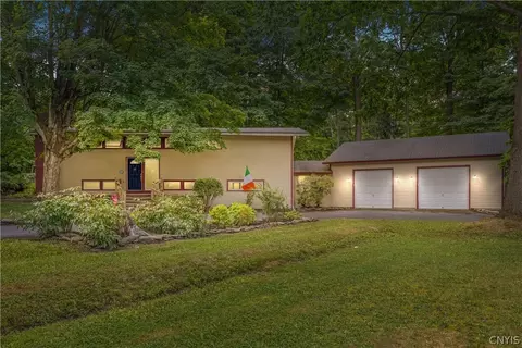 Exterior - 5006 Woodside Rd, Fayetteville, NY 13066 photo 2 of 8