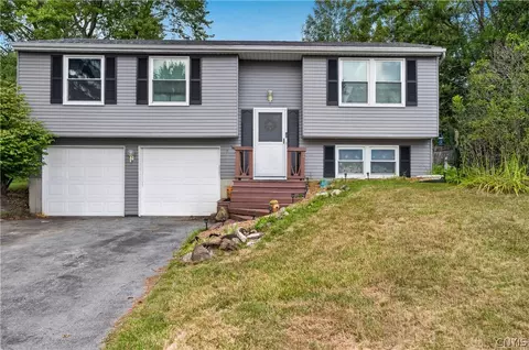 8191 Mantova Dr, Clay, NY 13041