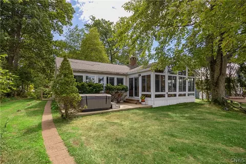 6331 Lakeshore Rd S, Canastota, NY 13032