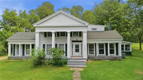 7512 East St, Newport, NY 13416