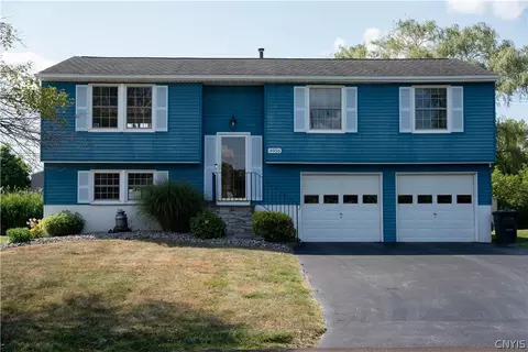 4956 Blacksmith, Liverpool, NY 13088