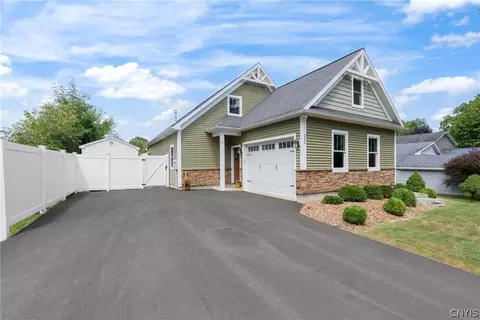 224 Commane Rd W, Van Buren, NY 13027