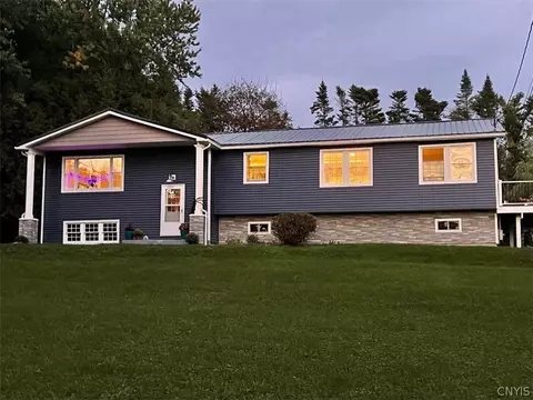 1554 Tracy Dr, Spafford, NY 13152