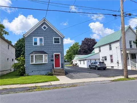723 Lawrence St, Watertown, NY 13601