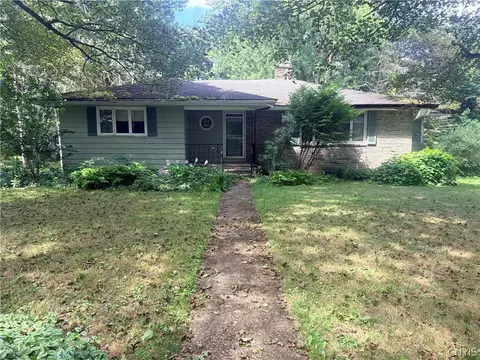 113 Munro Dr, Camillus, NY 13031