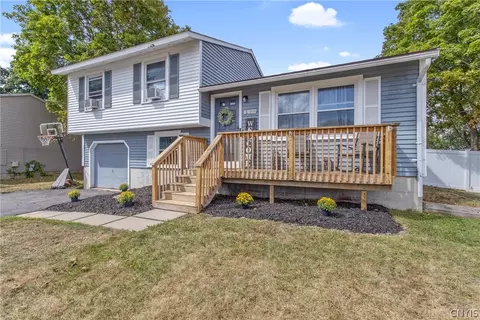 7388 Oakpost Rd, Clay, NY 13088