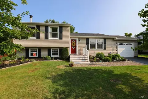 8420 Falcon Dr, Liverpool, NY 13090