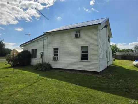 Exterior - 8435 Shepherd Rd, Brutus, NY 13166 photo 2 of 8