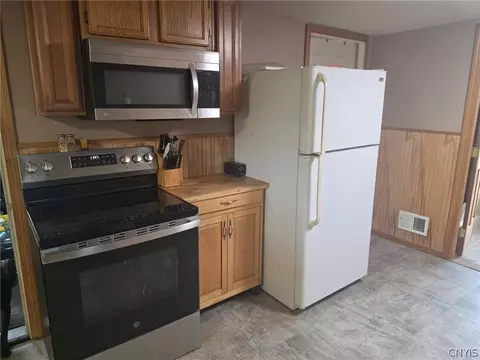 Kitchen - 8435 Shepherd Rd, Brutus, NY 13166 photo 2 of 2