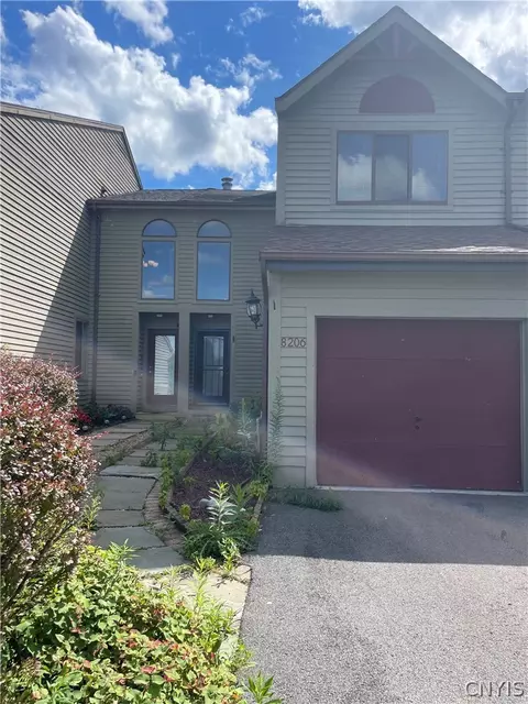 8206 Honeysuckle Dr, Liverpool, NY 13090