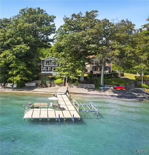 2300 Thornton Grv S, Skaneateles, NY 13152