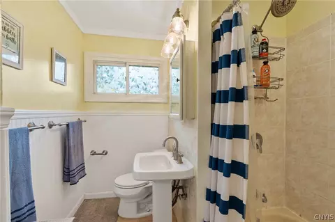 Bath - 46 Wexford Rd, Syracuse, NY 13214 photo 2 of 2
