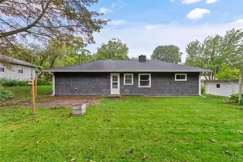 Exterior - 46 Wexford Rd, Syracuse, NY 13214 photo 2 of 5