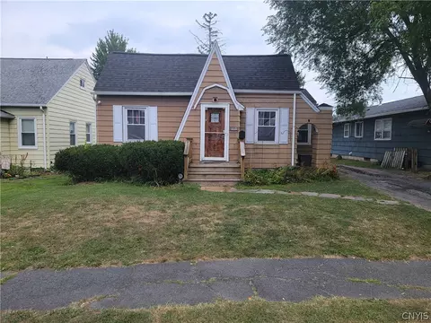 202 Darlington Rd E, Salina, NY 13208