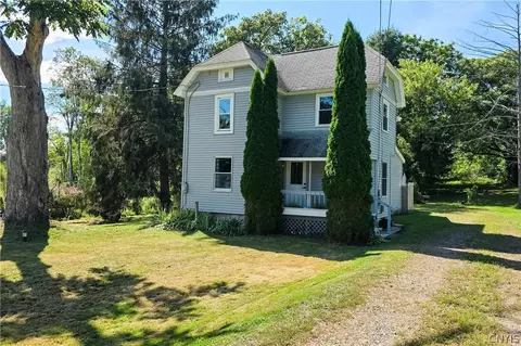 133 Bridge St, Schroeppel, NY 13135