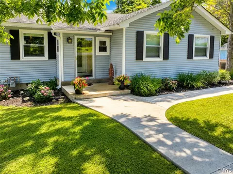 6207 E Lake Rd, Owasco, NY 13021