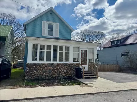8 2nd St, Alexandria, NY 13607