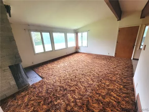 Living - 7670 River Rd, Lysander, NY 13027 photo 2 of 7
