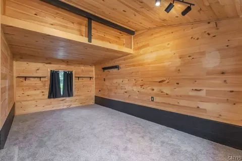 Bedroom - 8271 Hamilton Dr, Lysander, NY 13027 photo 6 of 7