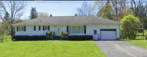 7 Center Ter, New Hartford, NY 13413