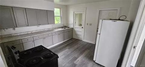 Entry Way - 100 Summit Ave, Geddes, NY 13209 photo 2 of 2
